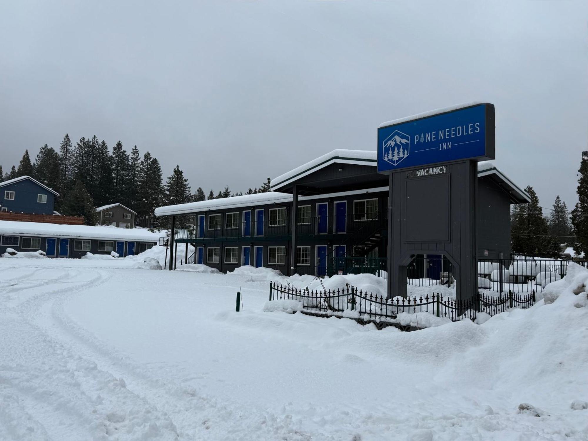 Pine Needles Inn Mount Shasta Exterior foto